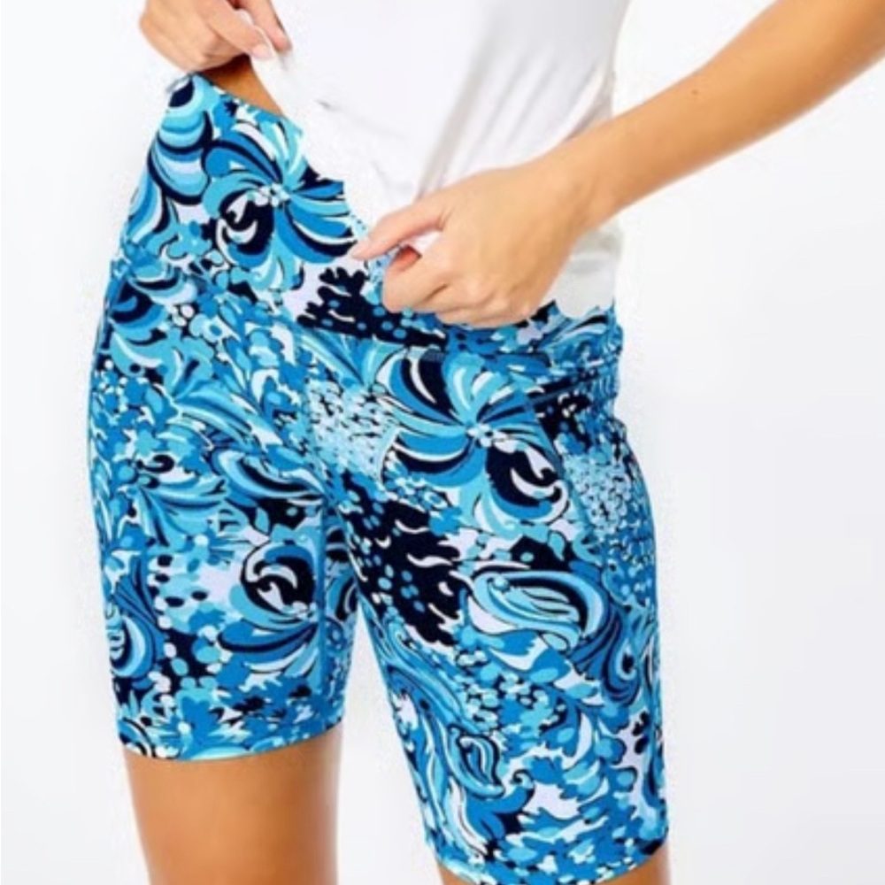 Lilly Pulitzer short